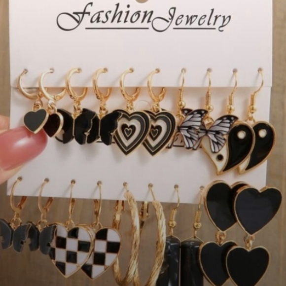 Black and White Enamel Earrings Pierced Earwires and Studs NEW *You get 1 pair - Picture 2 of 4